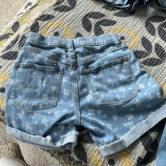 Old Navy bundle! 5 pairs of girls’ jeans shorts, size 12 - Picture 9 of 16
